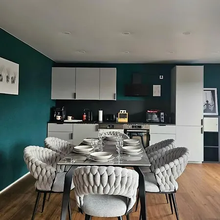 Modernes Luxus-penthouse Mit Top-aussicht